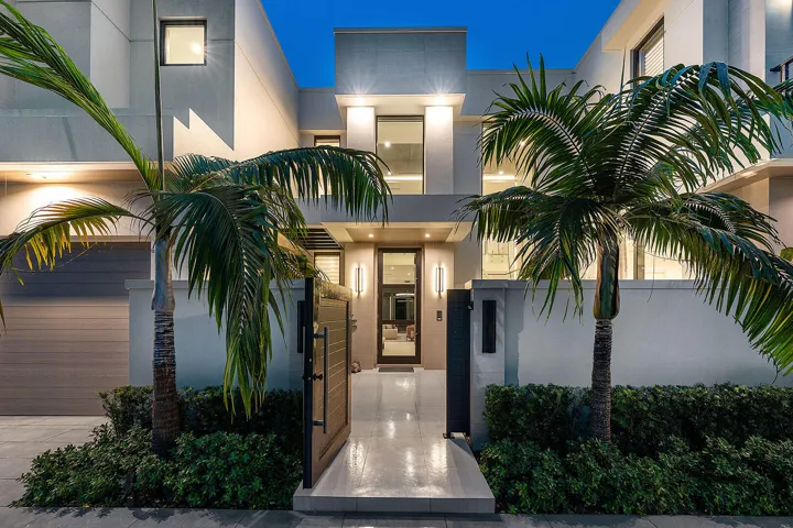 175_Alexander_Palm_Road_Dusk_05