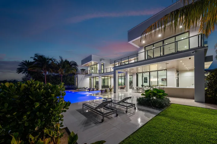 175_Alexander_Palm_Road_Dusk_13