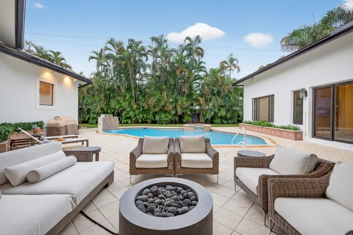 Private Outdoor Oasis with Abundant Palms