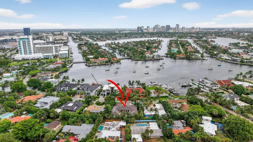 Home Situated 100 Feet from Neighborhood Marina & 10-minute Walk to Pier 66 Resort