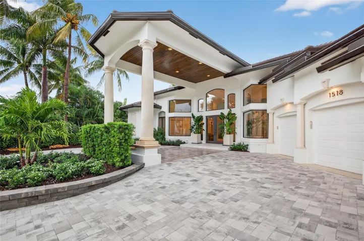 Covered Porte-Cochere Enterance
