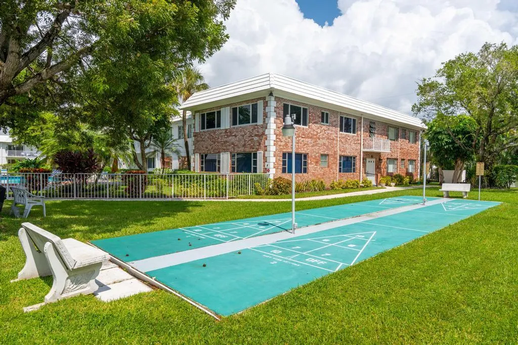 Virginian Apartments Building 4