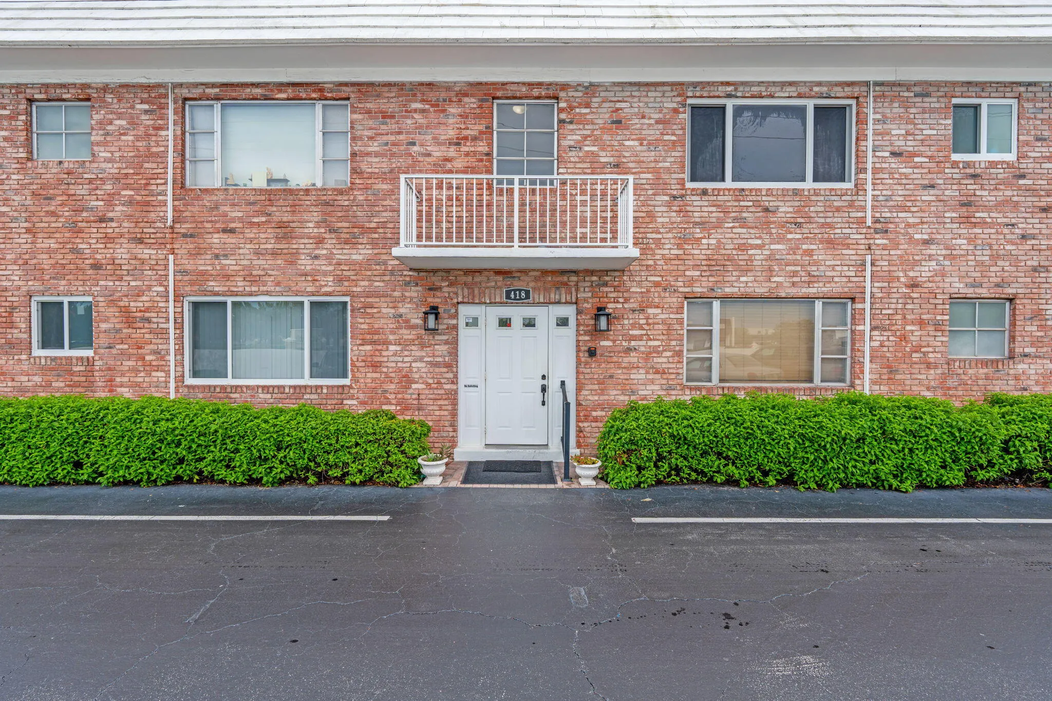Building 1, 418 S Cypress Rd
