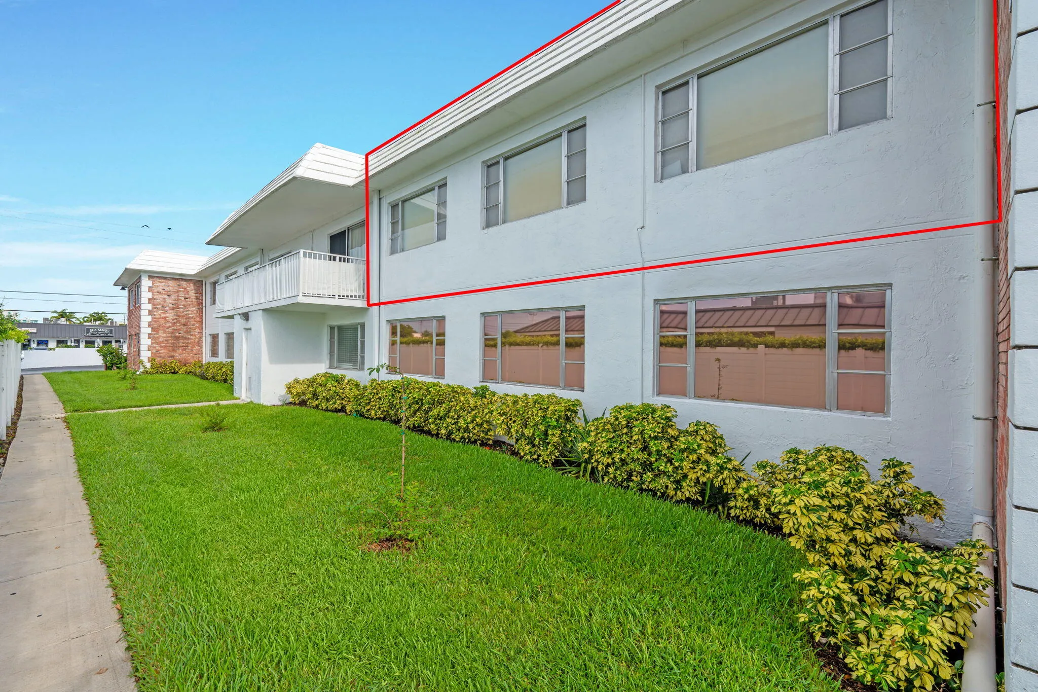 Building 1, 418 S Cypress Rd