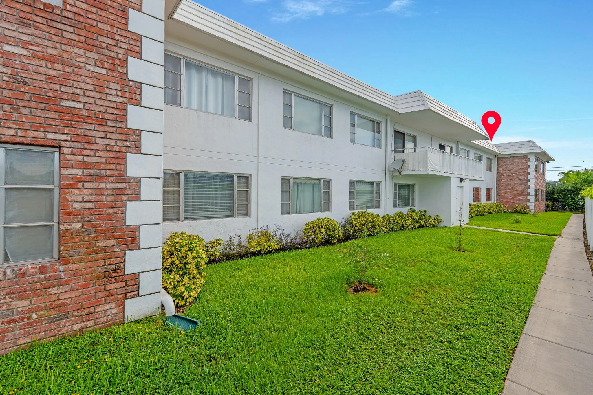 Building 1, 418 S Cypress Rd