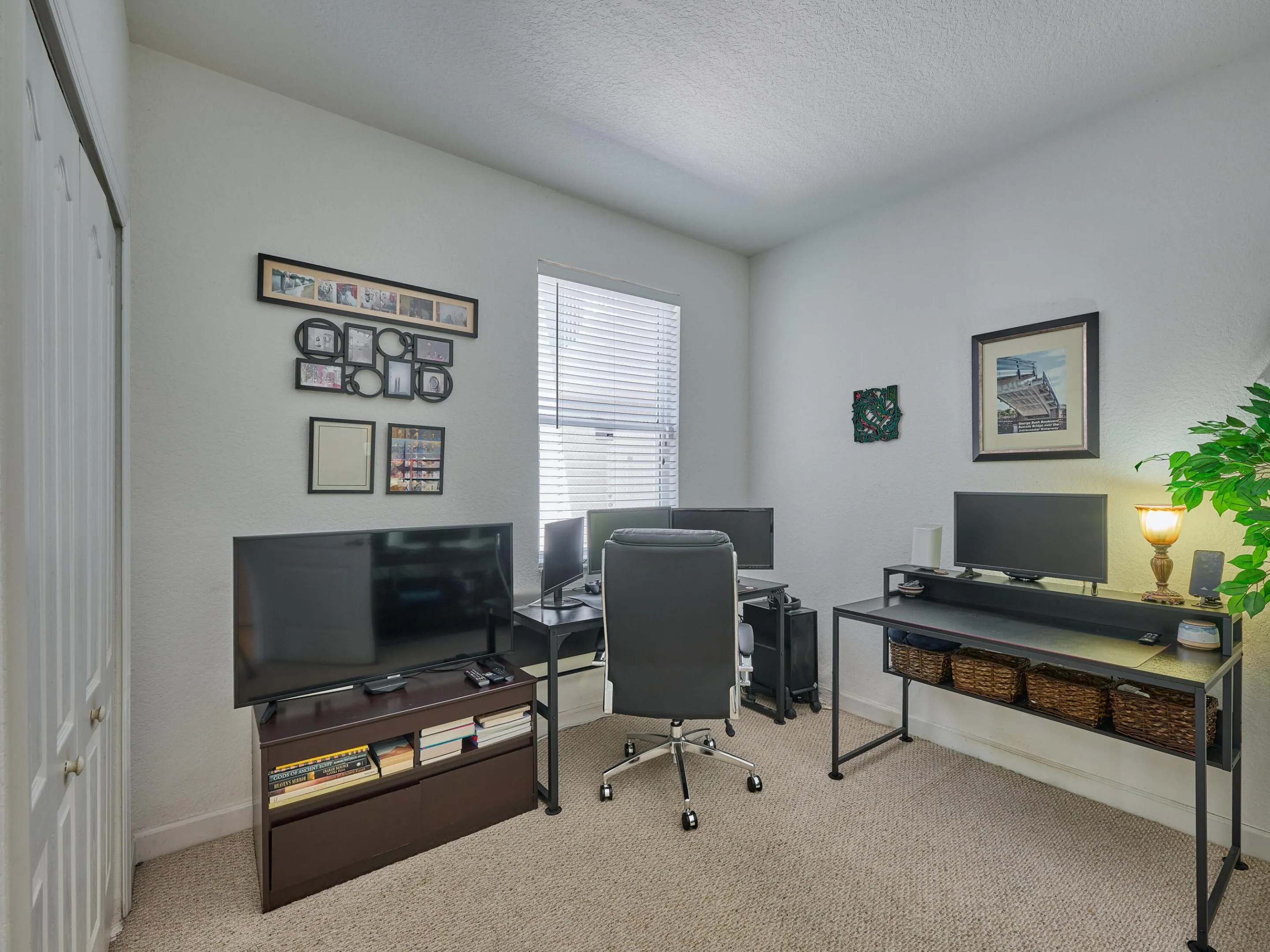 3rd bedroom used as an office
