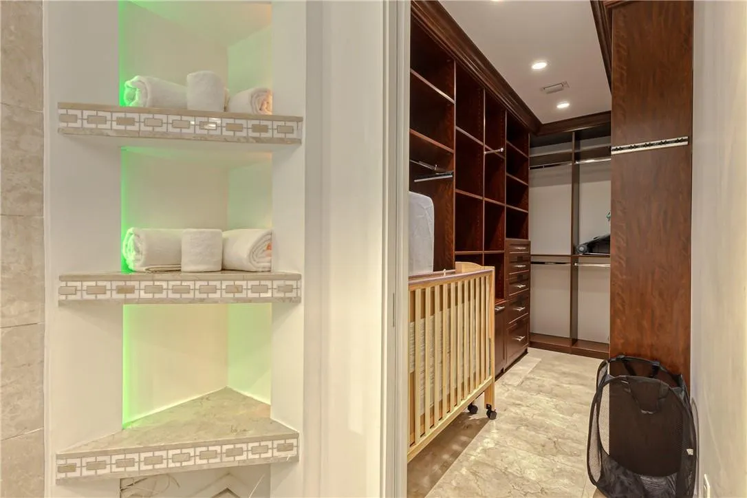 Walk in closet