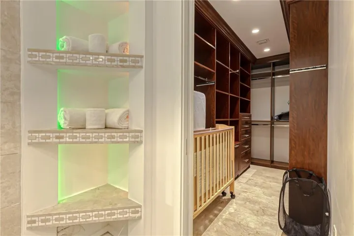 Walk in closet