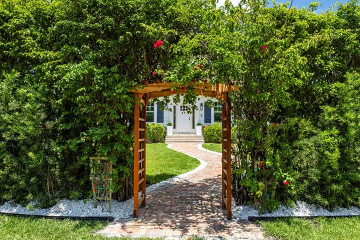 mls_ENTRANCE_STRAIGHT_EB_RT