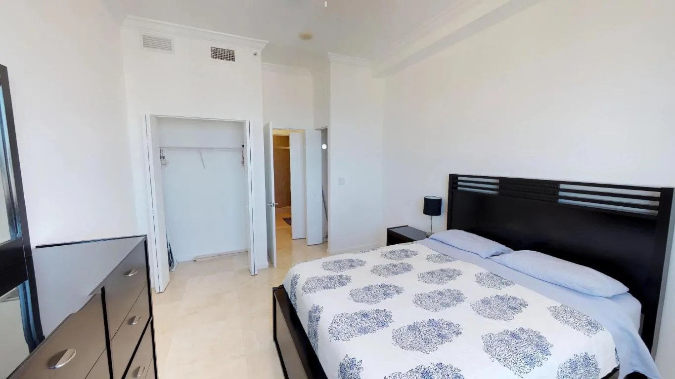 Slade-LPh03-1551-Flagler-DriveWest-Palm-