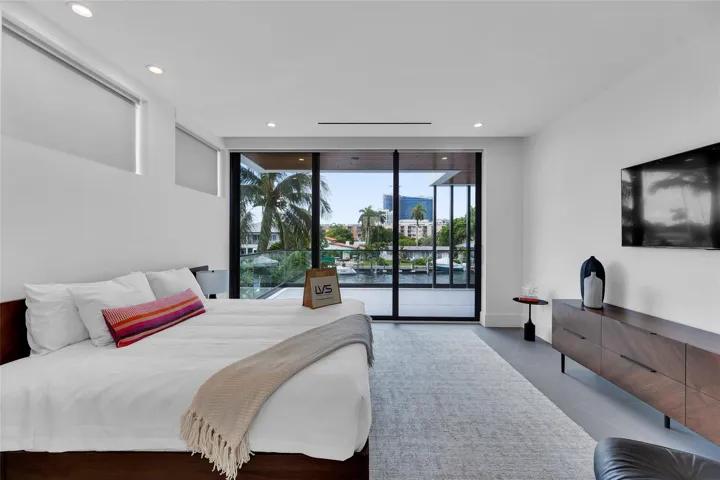 2nd Floor Suite overlooking waterway Bedroom #4