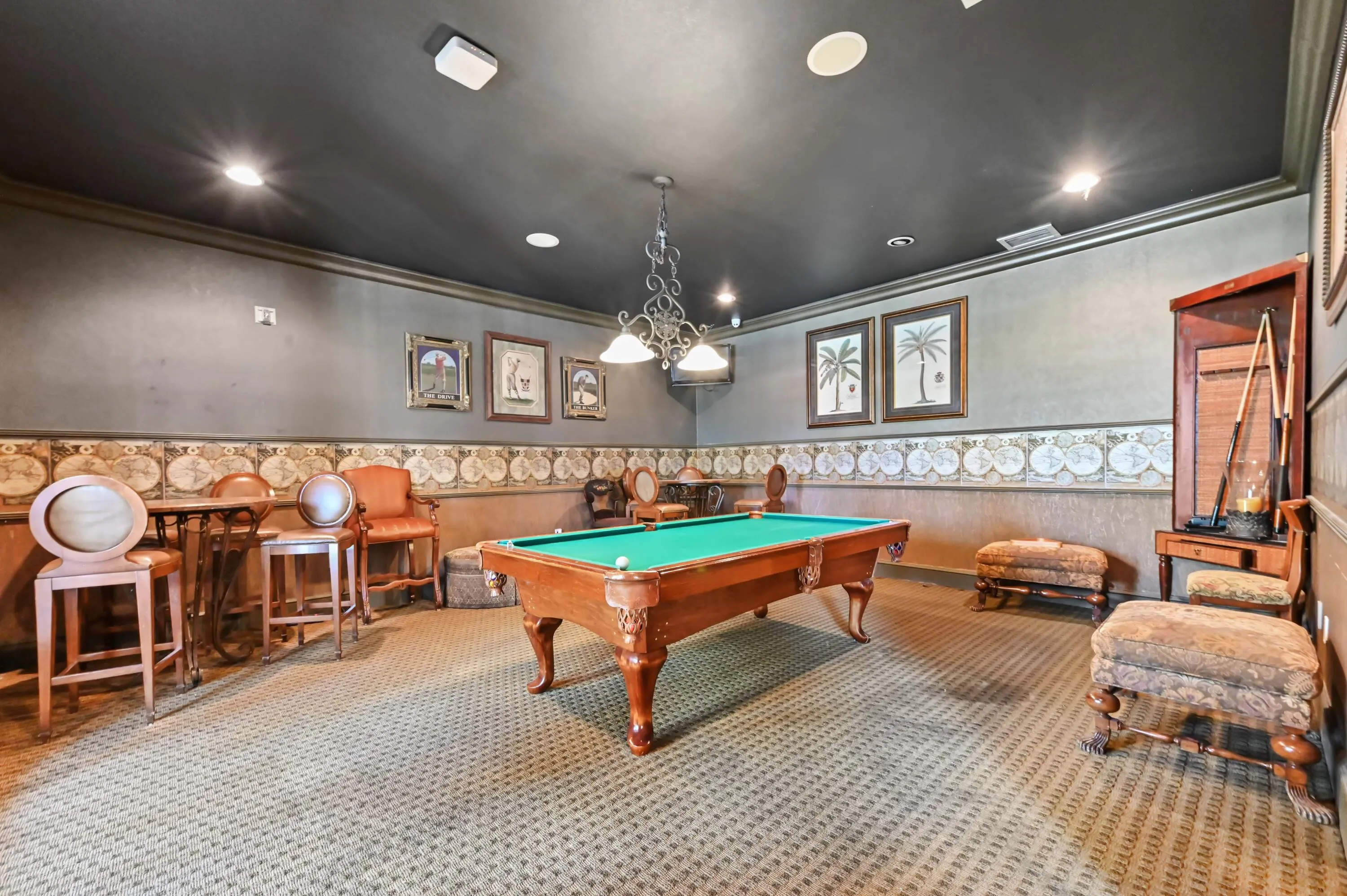 28 billiards room 01