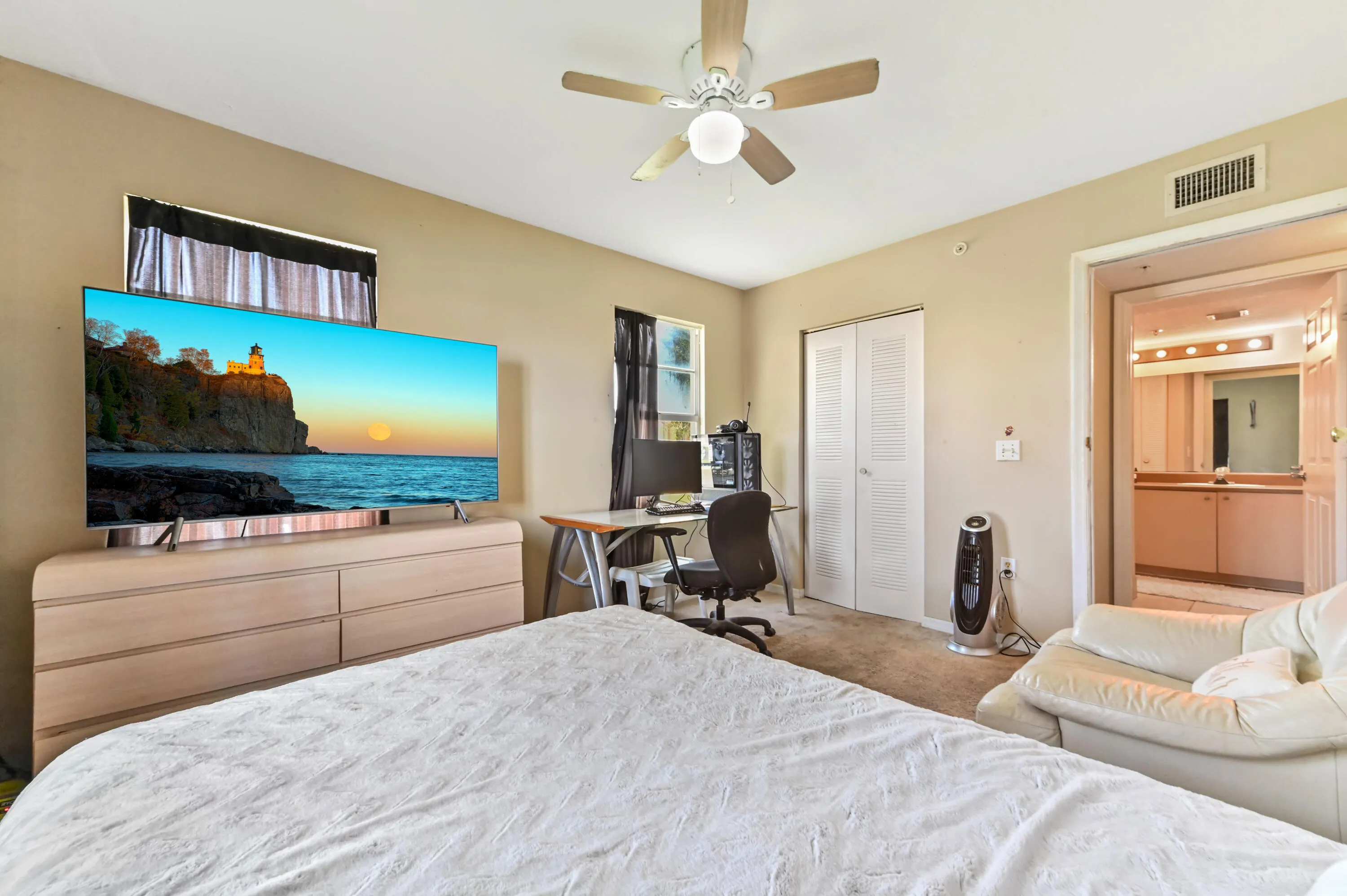 16 bedroom 02