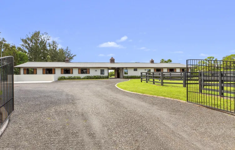 Stable driveway & parking