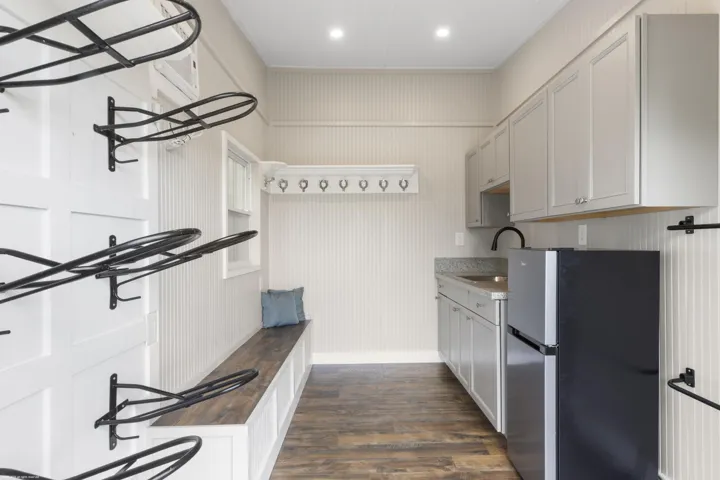 Kitchenette & secondary tack