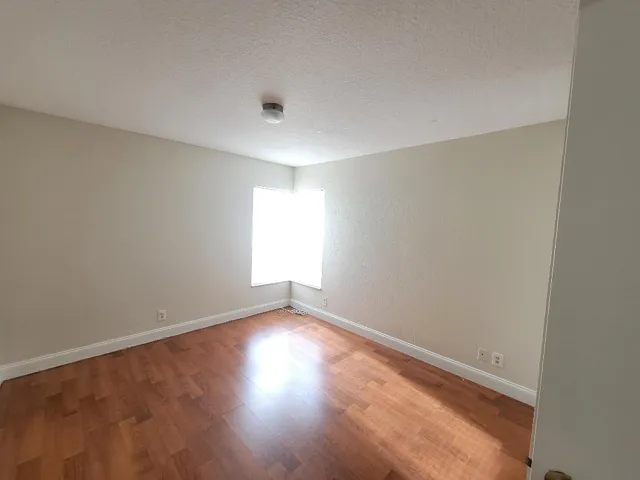2539 NW 49th Ter 703, Gabriela Guimaraes