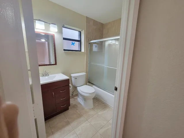 2539 NW 49th Ter 703, Gabriela Guimaraes