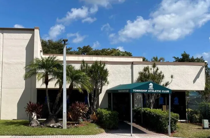 2539 NW 49th Ter 703, Gabriela Guimaraes