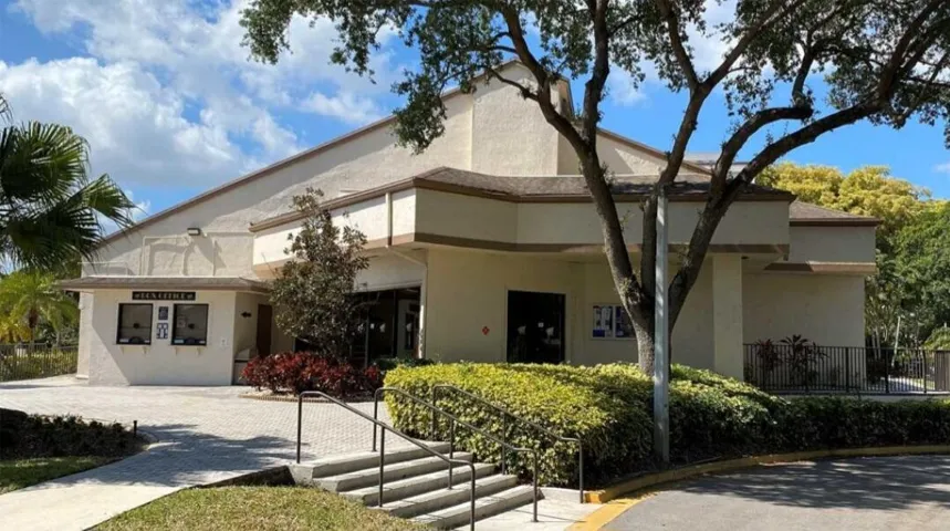 2539 NW 49th Ter 703, Gabriela Guimaraes