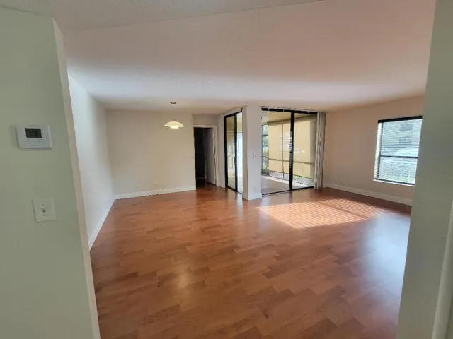 2539 NW 49th Ter 703, Gabriela Guimaraes