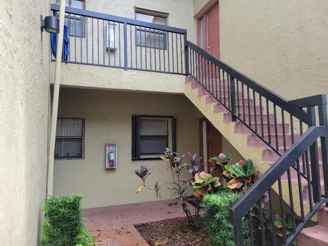 2539 NW 49th Ter 703, Gabriela Guimaraes