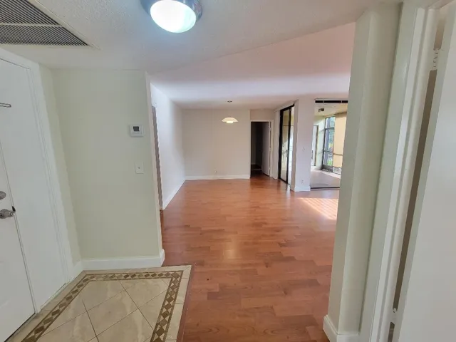 2539 NW 49th Ter 703, Gabriela Guimaraes