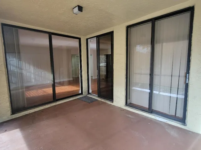 2539 NW 49th Ter 703, Gabriela Guimaraes