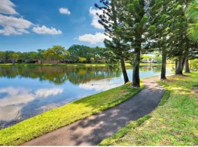 2539 NW 49th Ter 703, Gabriela Guimaraes