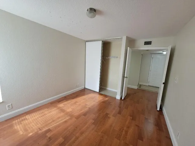 2539 NW 49th Ter 703, Gabriela Guimaraes