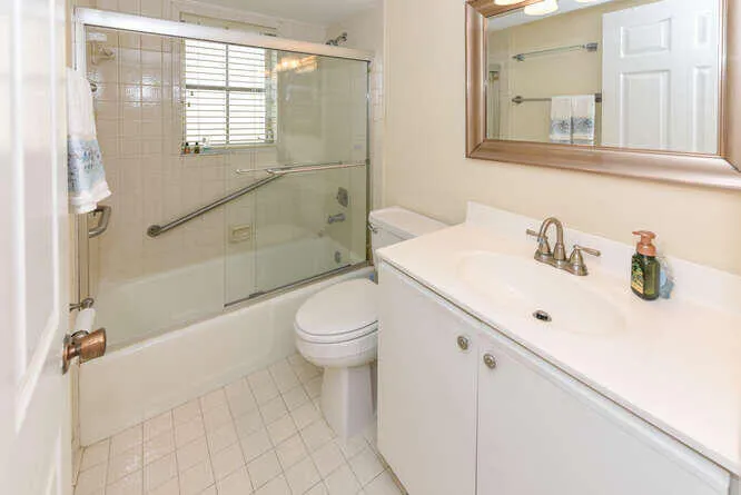 300 John F Kennedy Dr Apt 208-small-035-