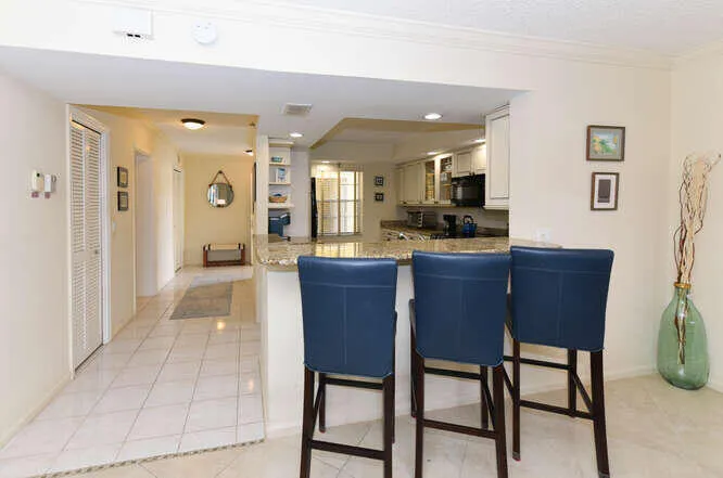 300 John F Kennedy Dr Apt 208-small-020-