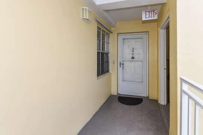 300 John F Kennedy Dr Apt 208-small-041-