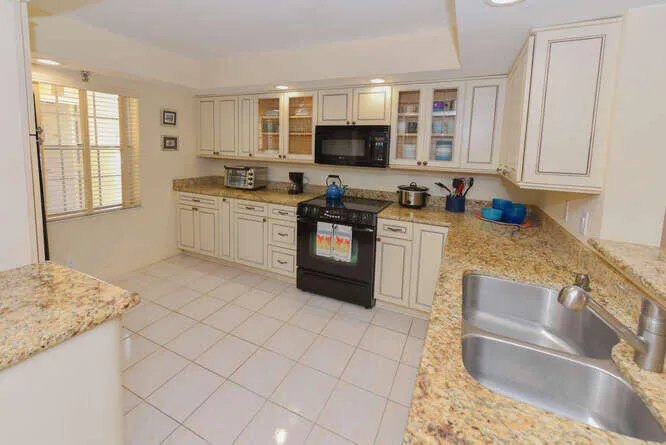 300 John F Kennedy Dr Apt 208-small-023-