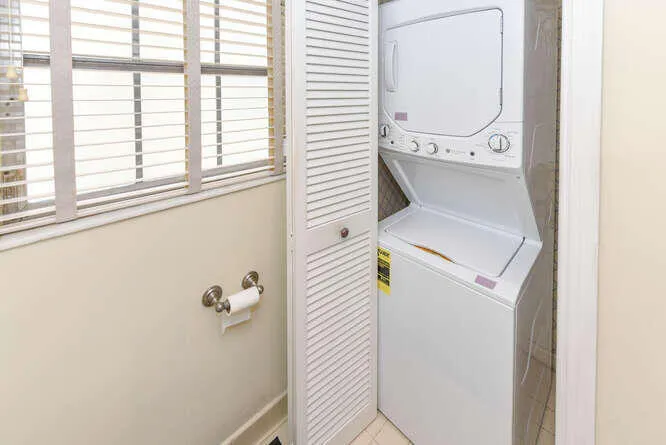 300 John F Kennedy Dr Apt 208-small-040-