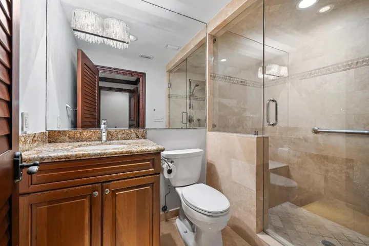 Guest bathroom ensuite
