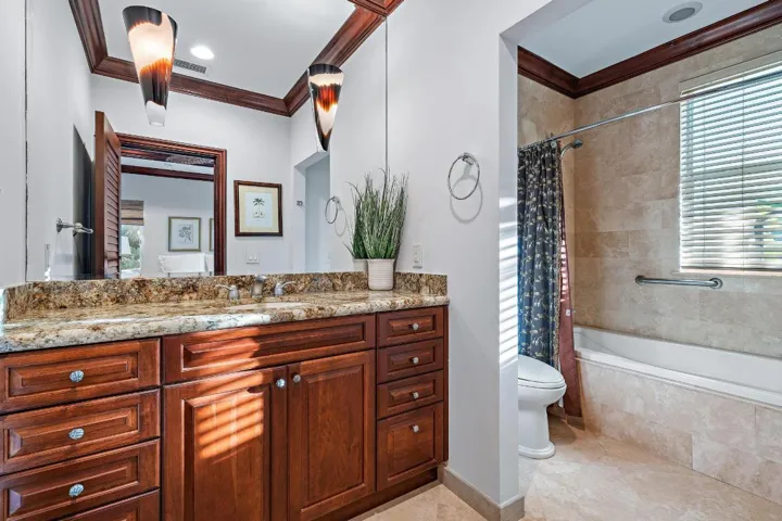Guest bathroom ensuite
