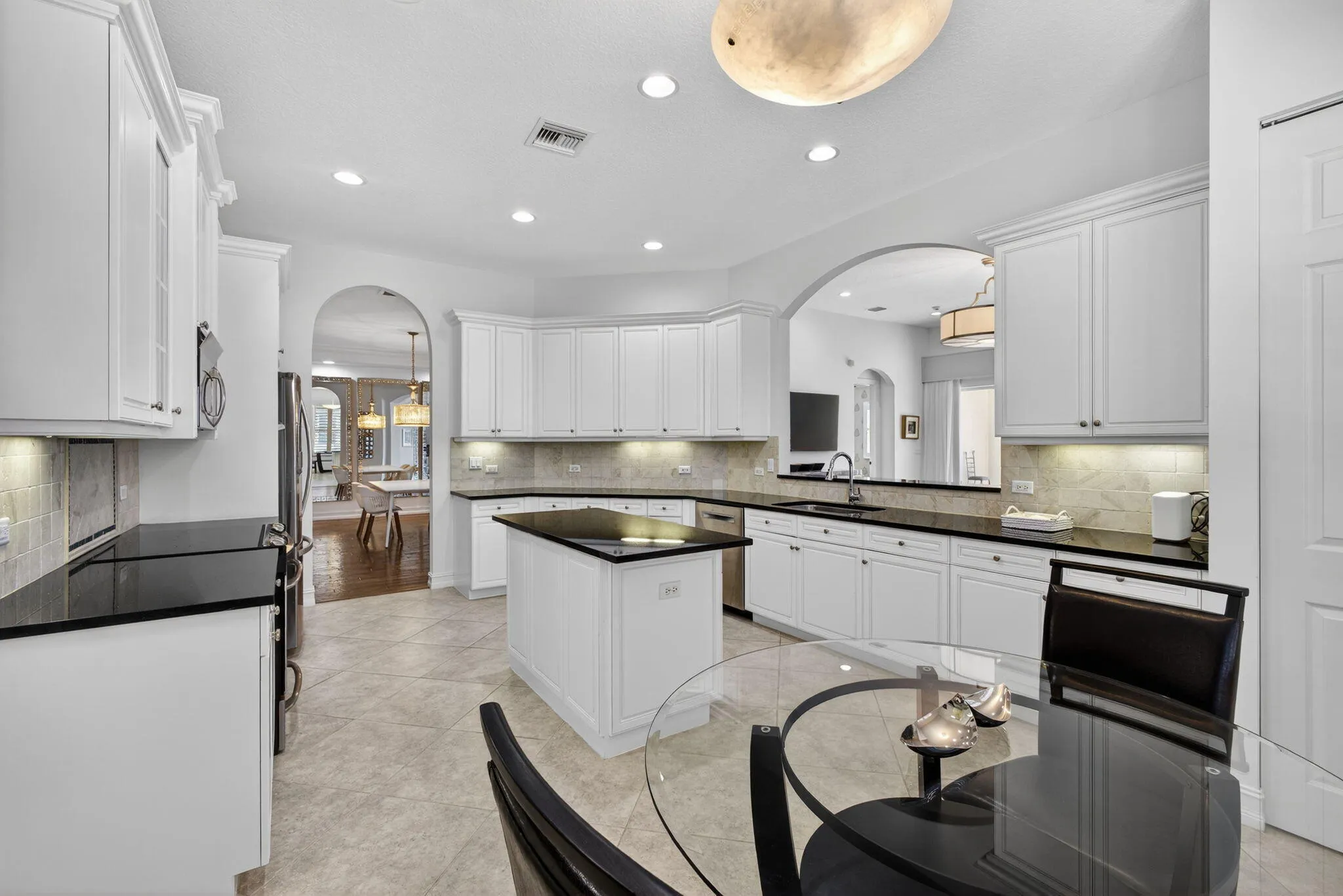 10418 Grande Kitchen 3