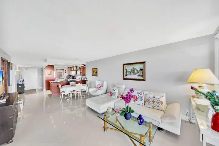 10 Living Area (3)