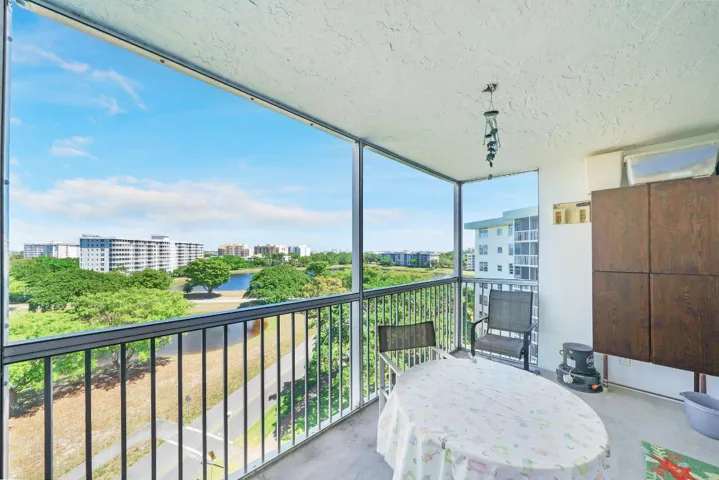 8 Balcony (2)