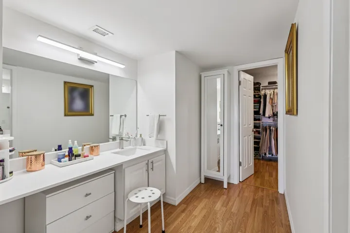 Master bedroom extra vanity