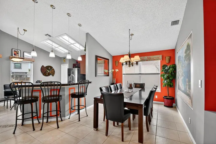Dining & Kitchen