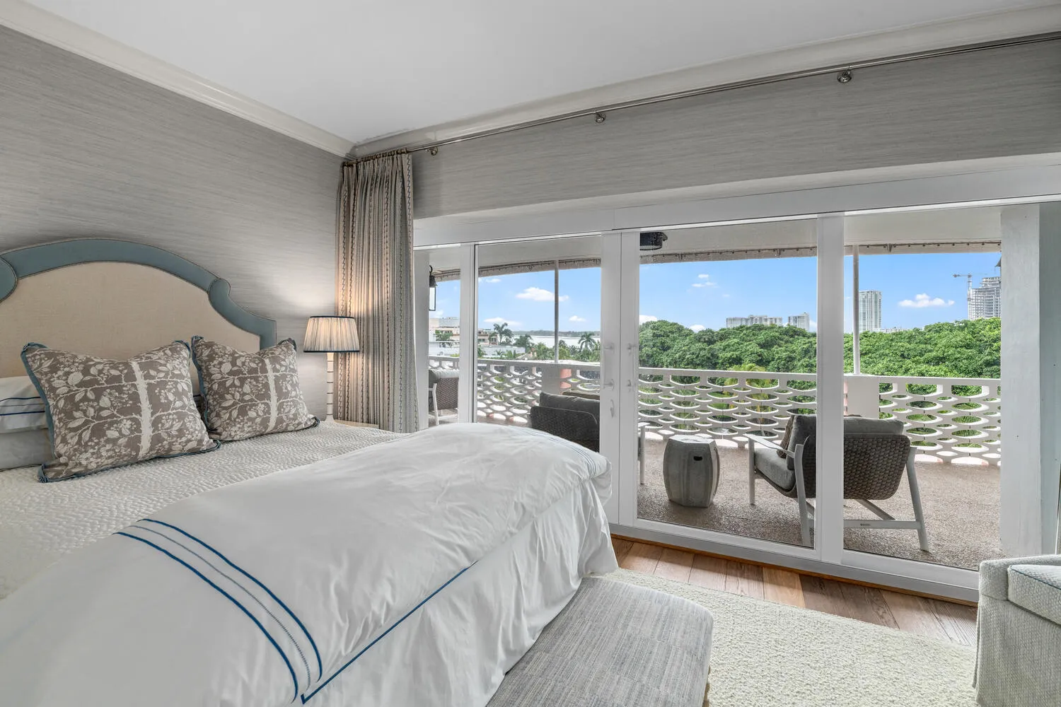 315 S Lake Dr Penthouse C Palm-large-075