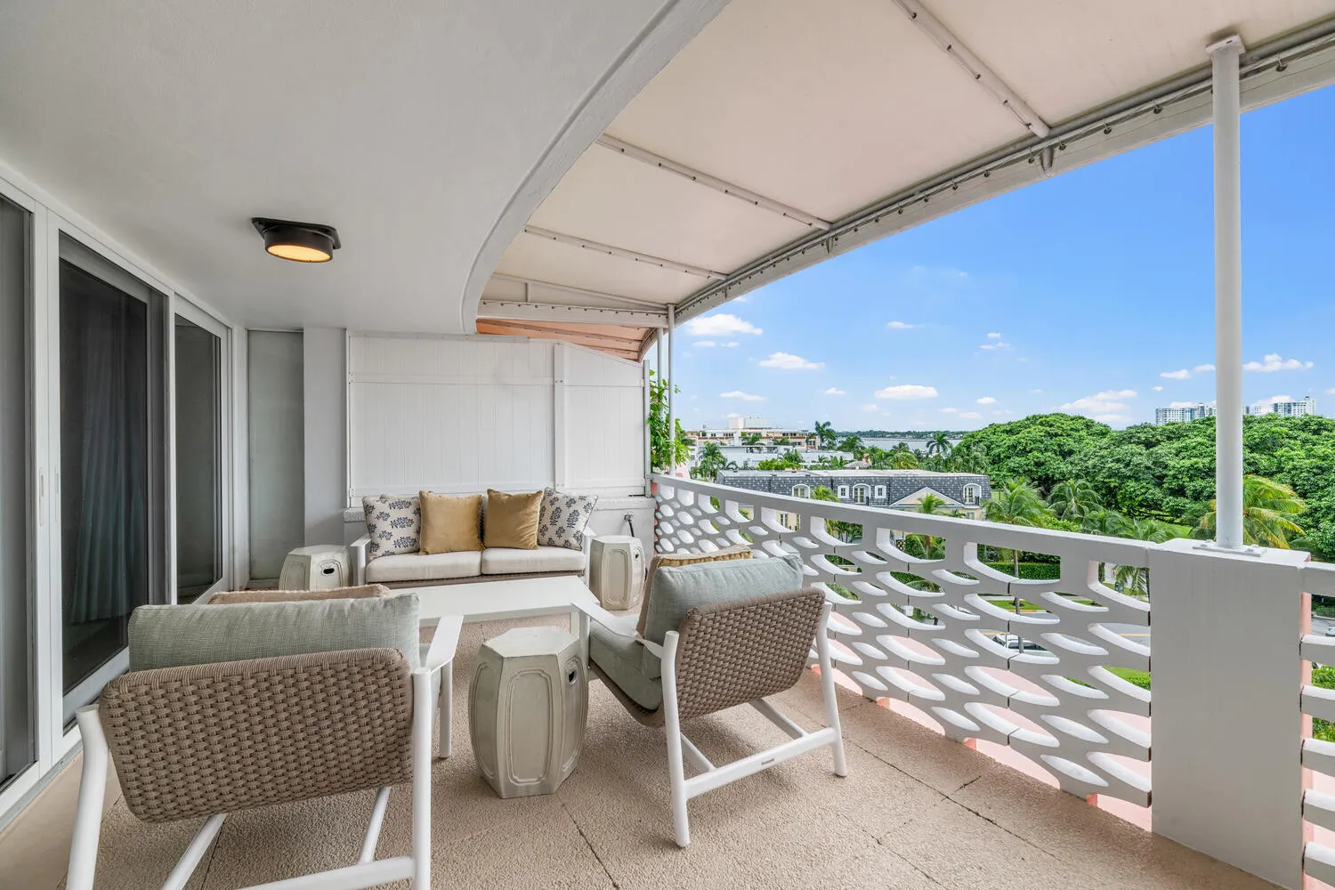 315 S Lake Dr Penthouse C Palm-large-002