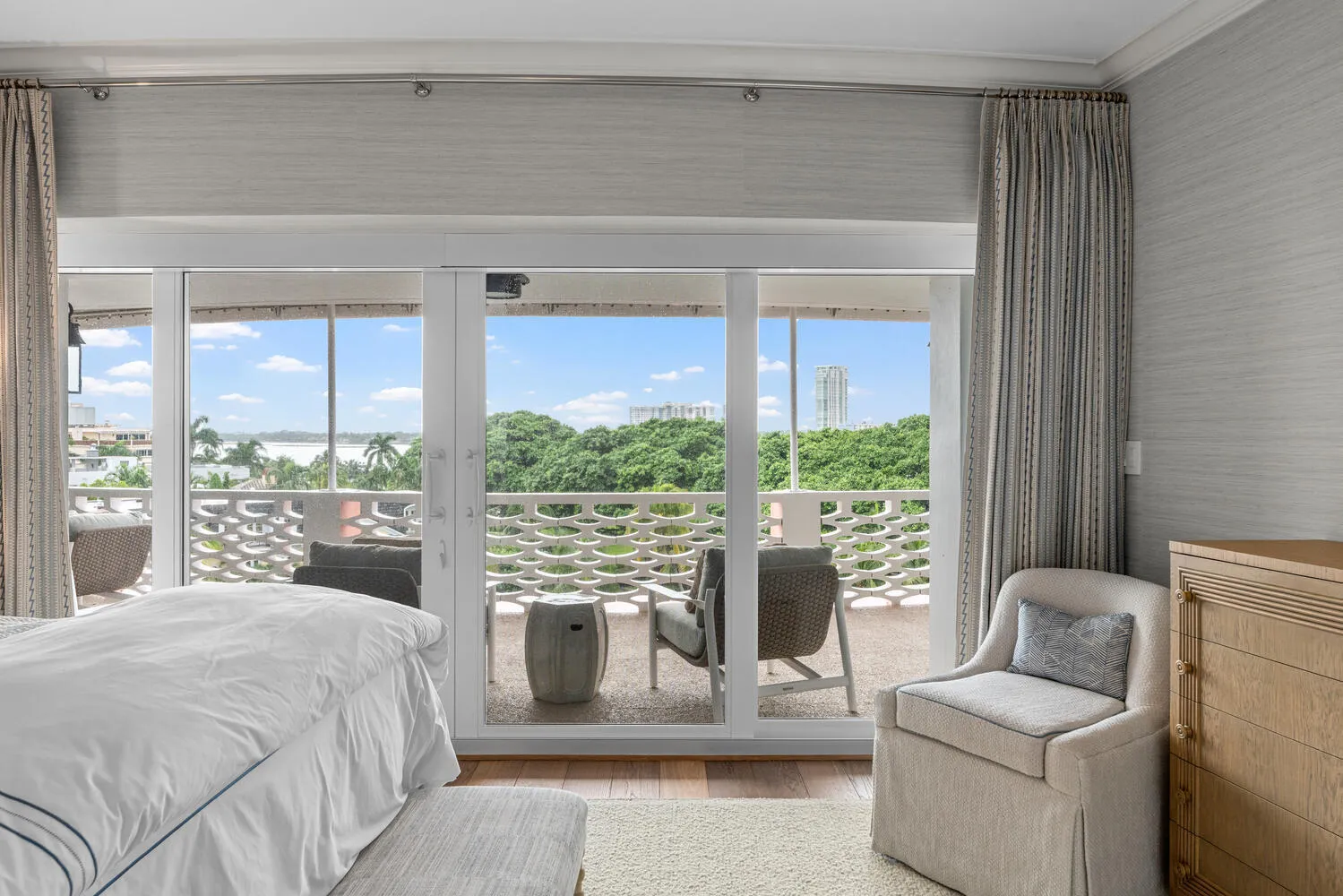315 S Lake Dr Penthouse C Palm-large-076