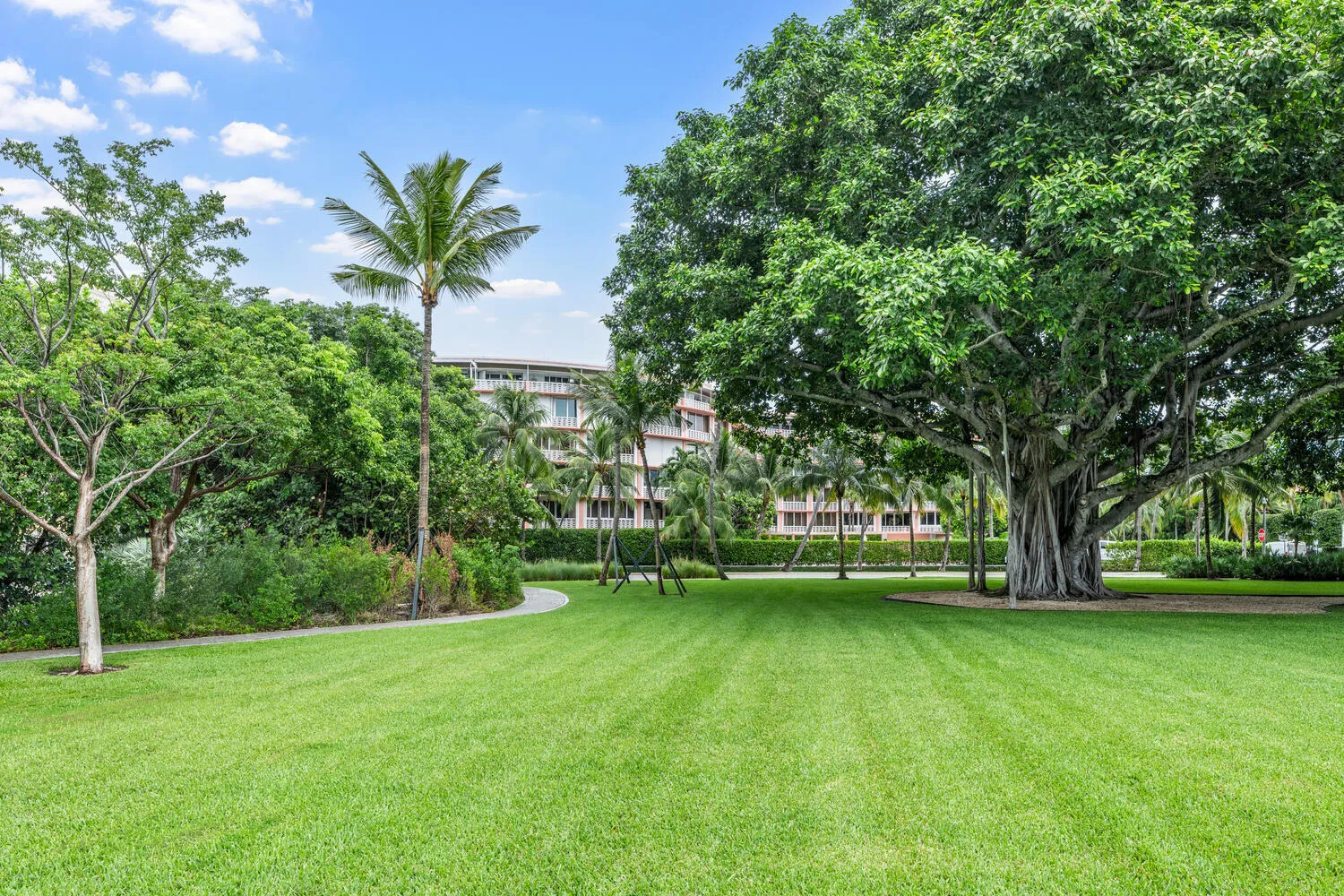 315 S Lake Dr Penthouse C Palm-large-104