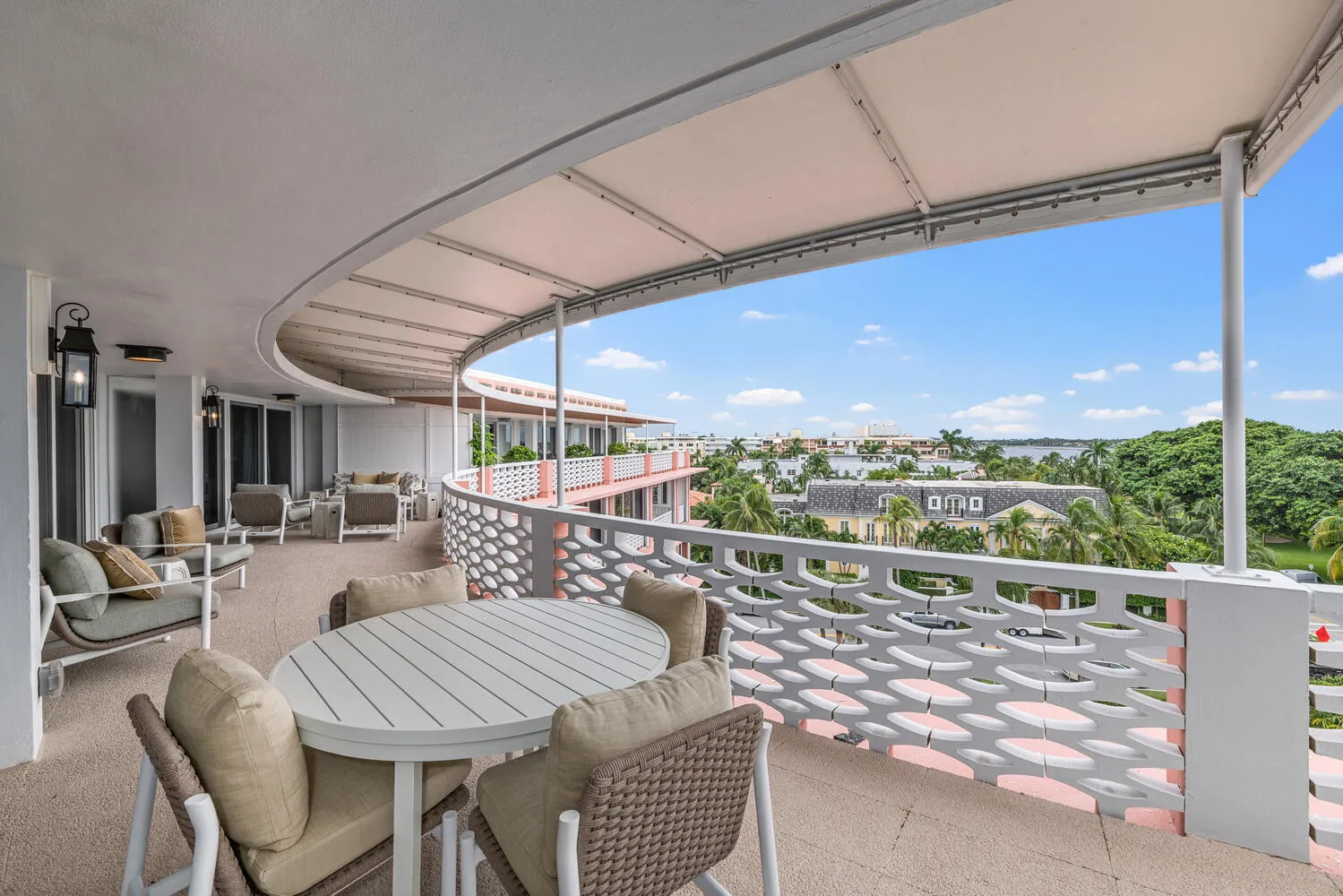315 S Lake Dr Penthouse C Palm-large-008