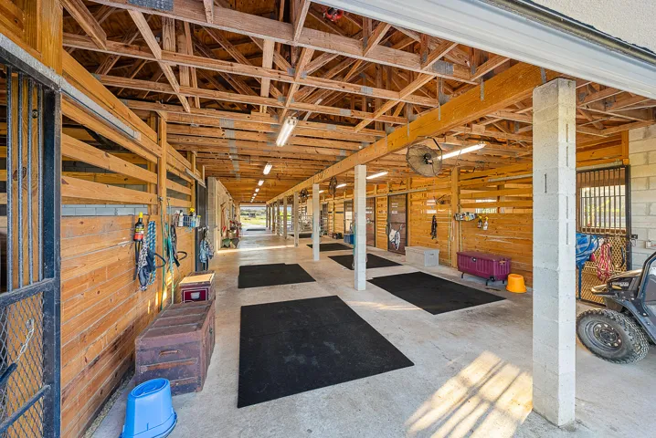 4899 Sqft CBS Center Aisle Barn
