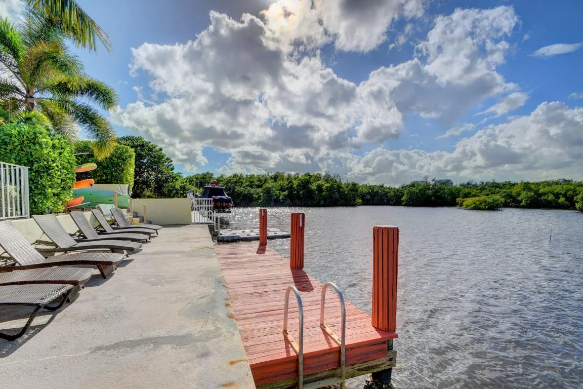 Dock