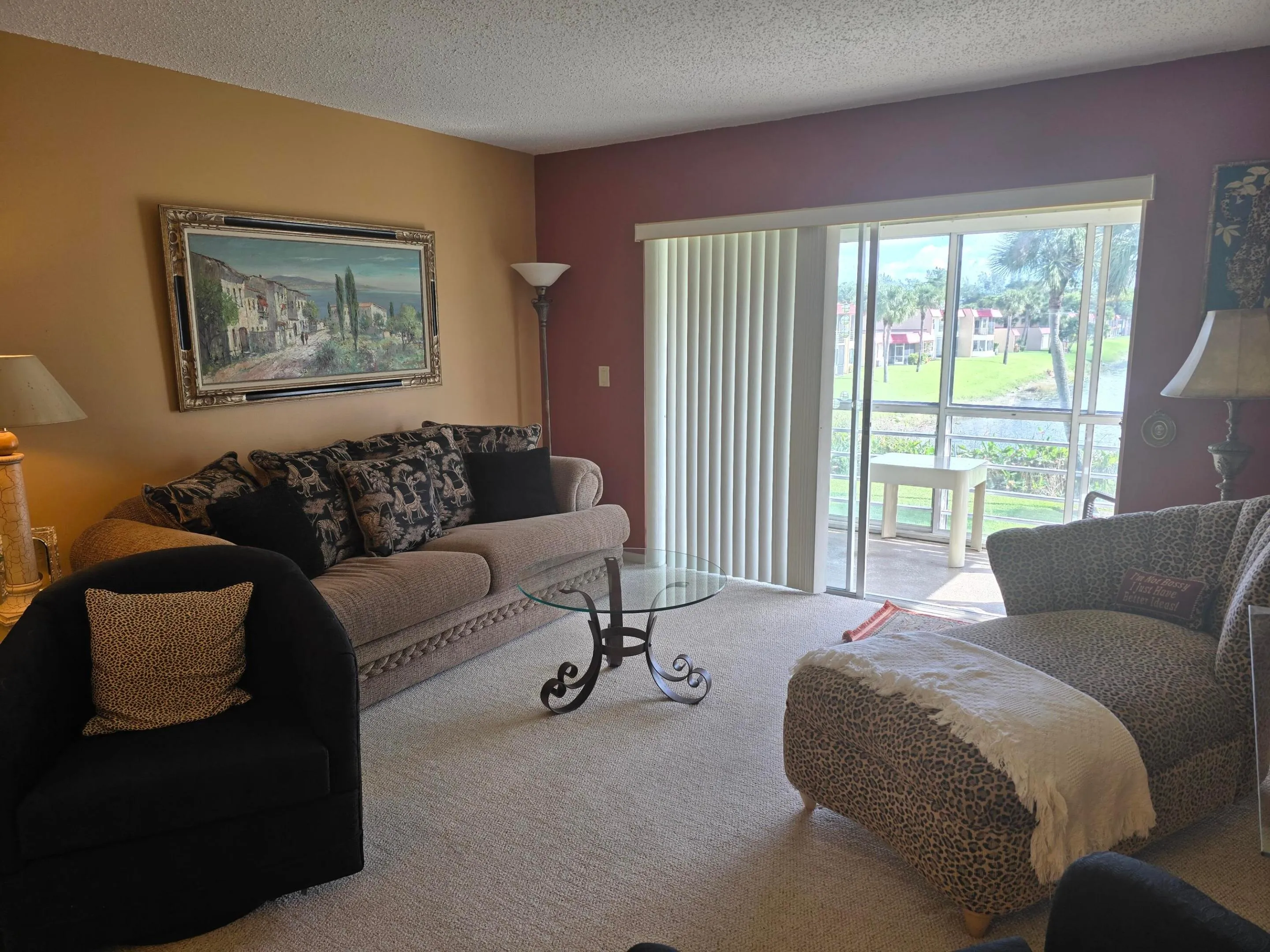 LIVING RM AREA