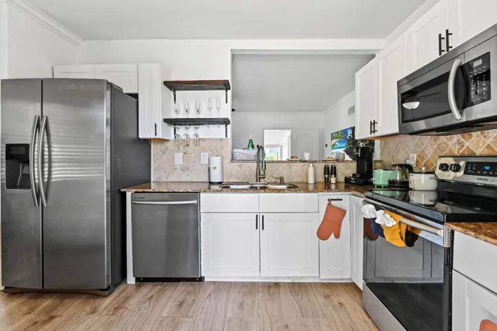 16 Kitchen 02